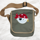 Schultertasche mit Pirat bestickt -mit Wunschname möglich (personalisiert) - Taschenfarbe: oliv -sofort lieferbar-